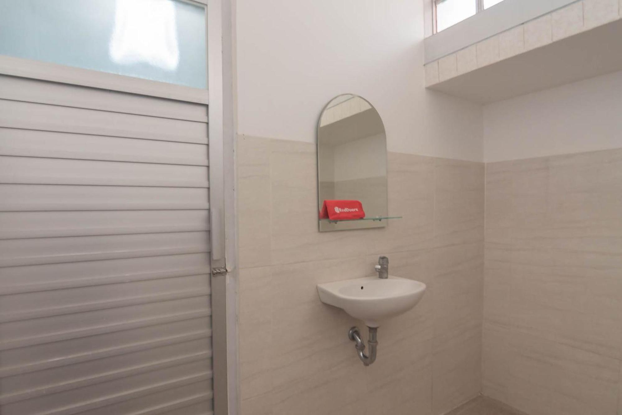 Reddoorz At Jalan Raya Lembang 호텔 Padasul 객실 사진